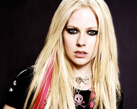 avril lavigne nu|AVRIL LAVIGNE Nude